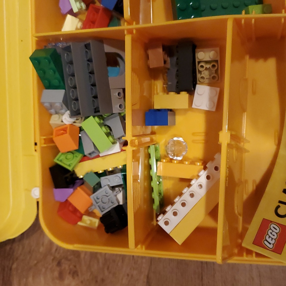 LEGO Classic Building Set in Yellow Case - Picture 3 of 6